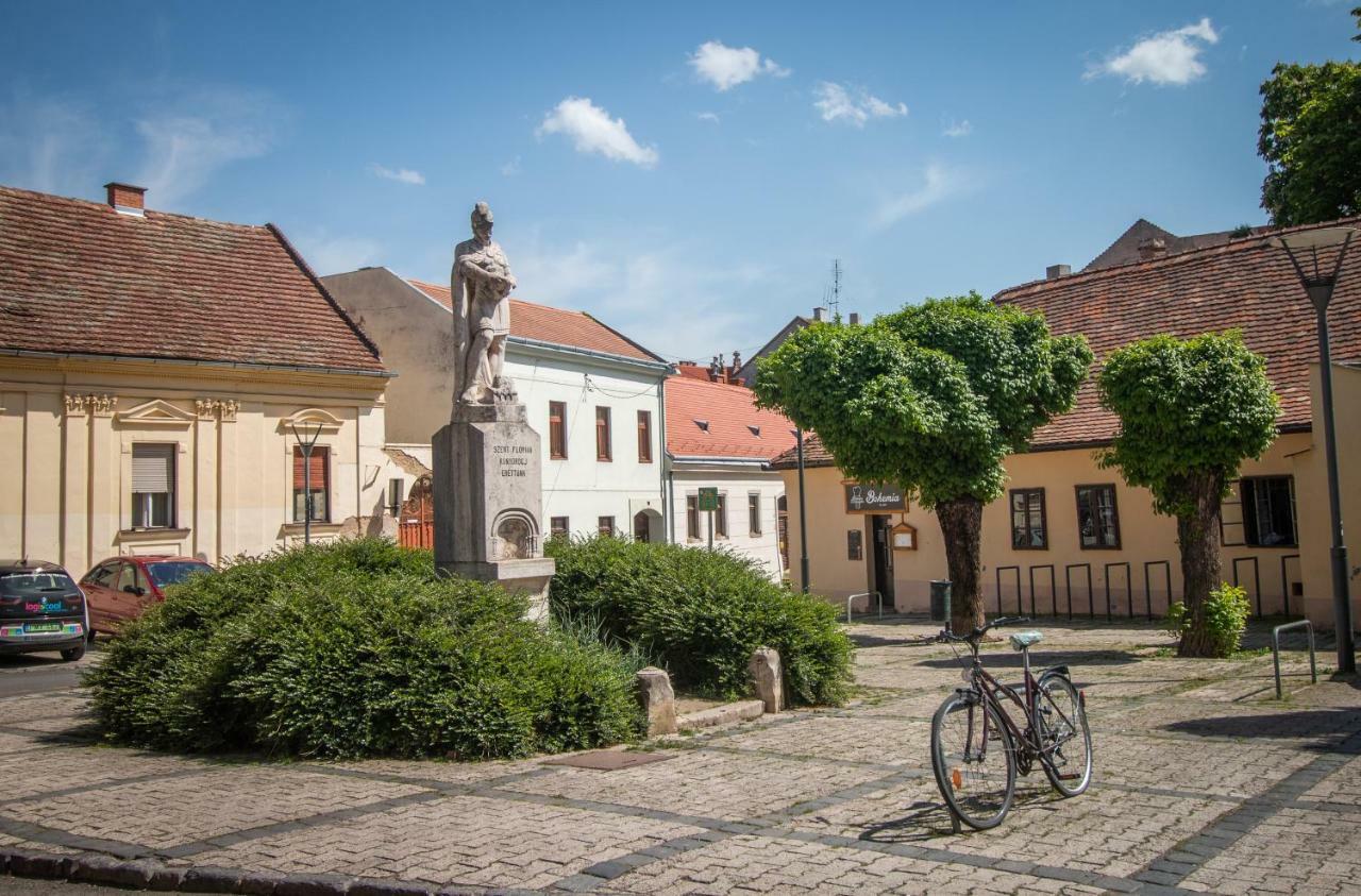 Keltaur Studio Apartman With Garage Leilighet Pécs Eksteriør bilde